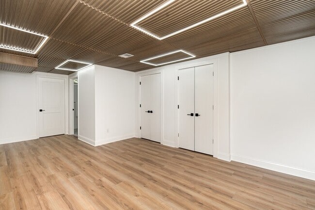 Building Photo - 95 Short Dr