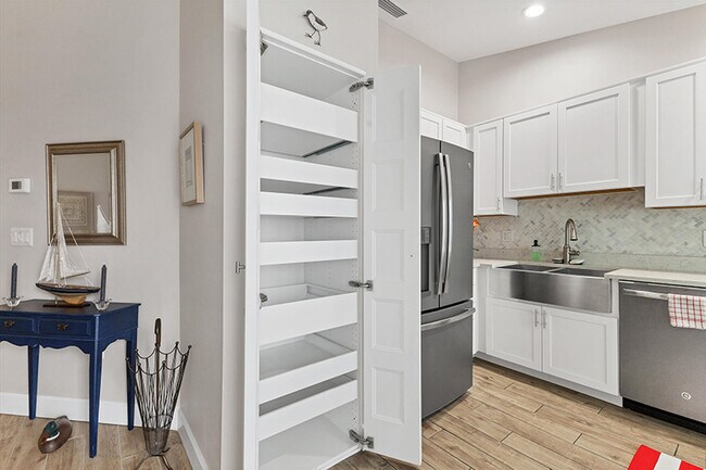 Building Photo - 513 Woodstork Cir