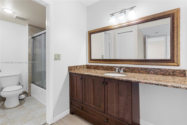 Building Photo - 301 Lakeview Dr
