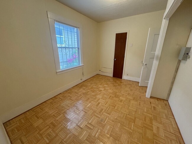 Building Photo - 5913 Vallejo St