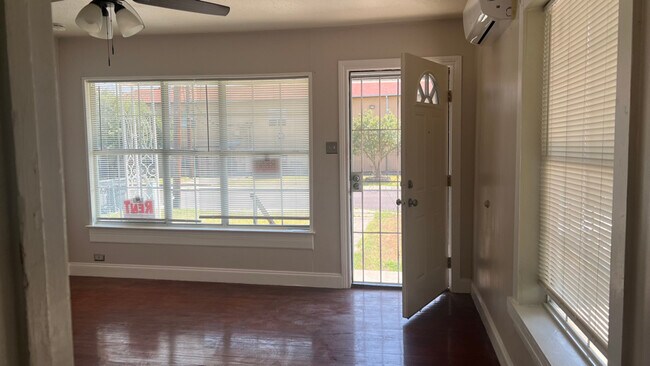 Building Photo - 111 S Audubon Dr