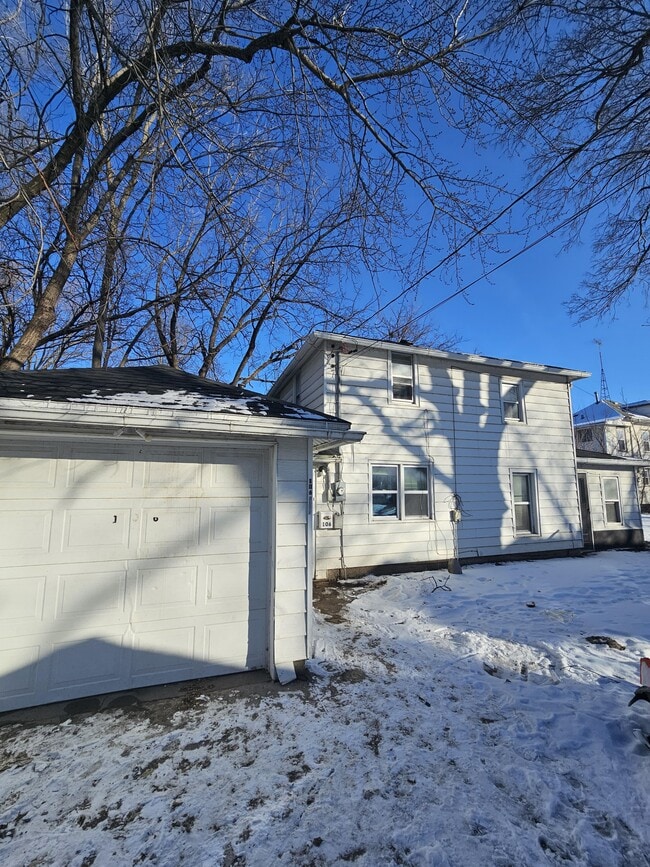 Building Photo - 106 Block St