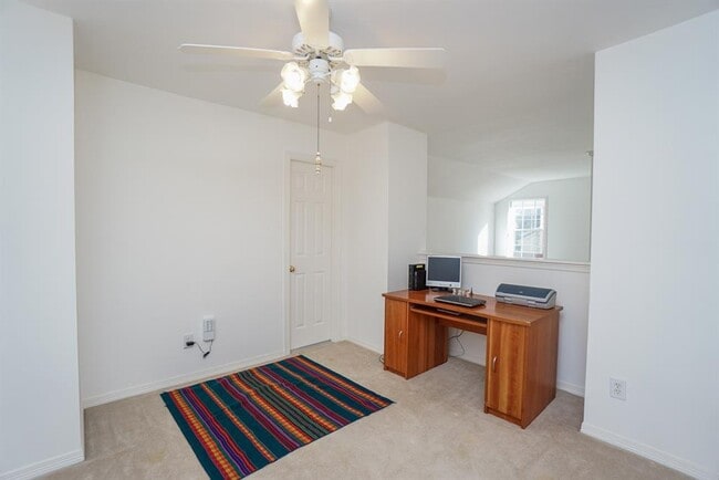 Building Photo - 1131 Enclave Square E