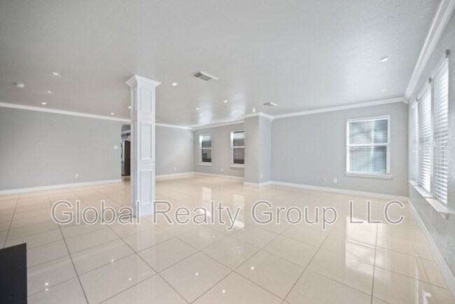 Building Photo - 11016 Forest Shower