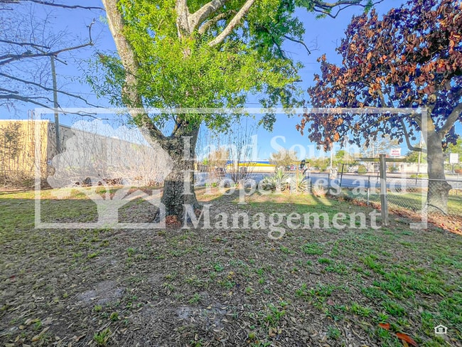 Building Photo - 5852 Olender Dr