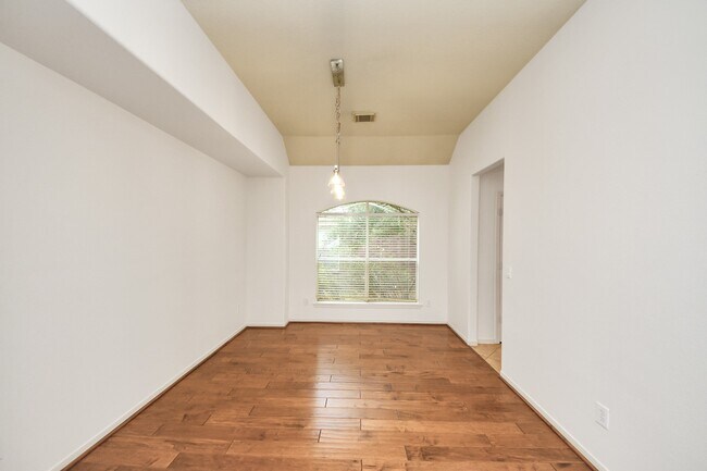 Building Photo - 42 S Lace Arbor Dr