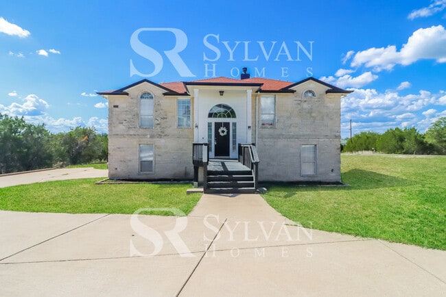 Building Photo - Your dream home awaits!