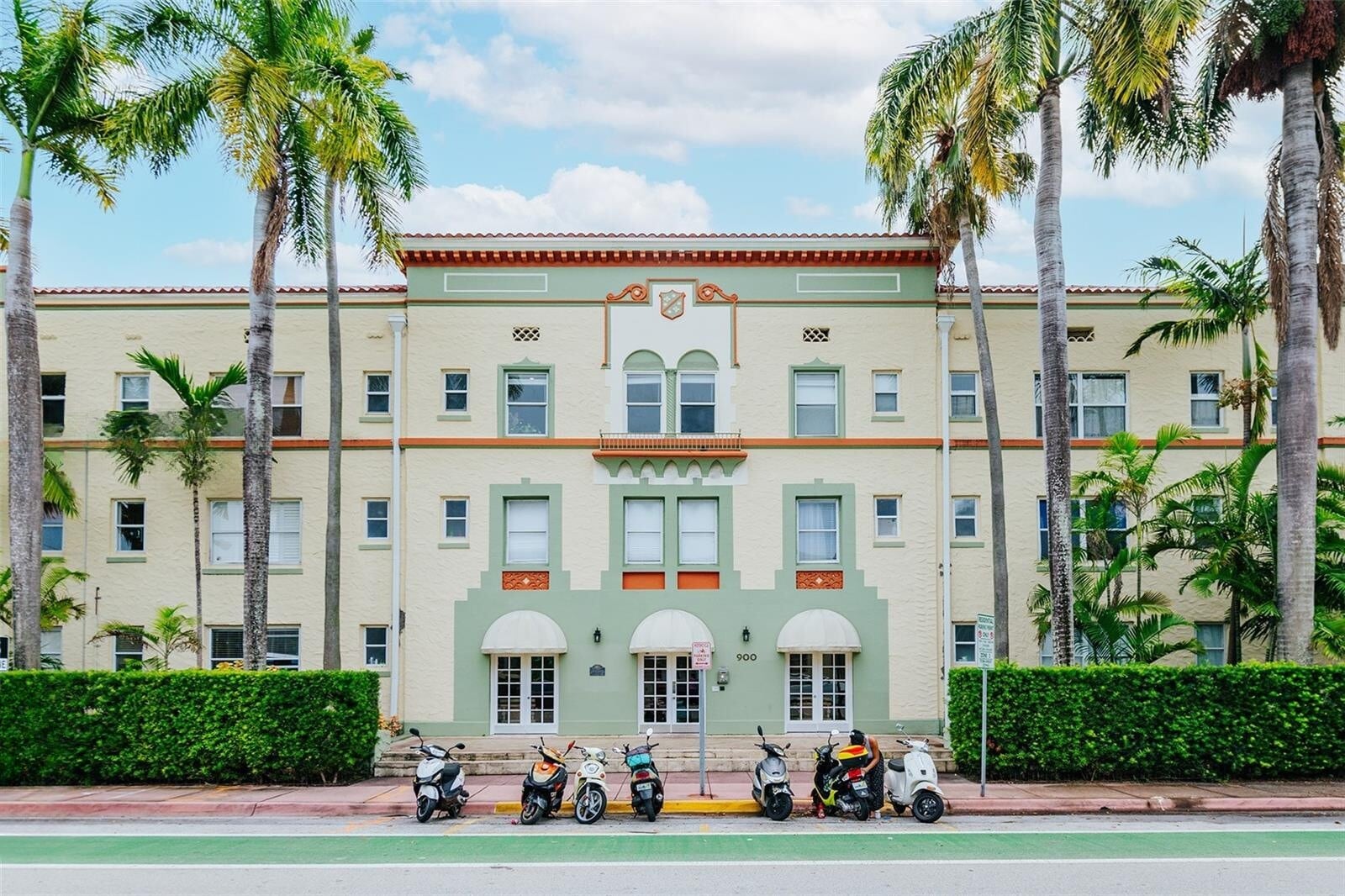 Secure Builidng - 900 16th St