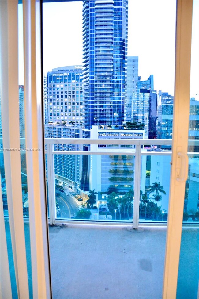 Building Photo - 950 Brickell Bay Dr