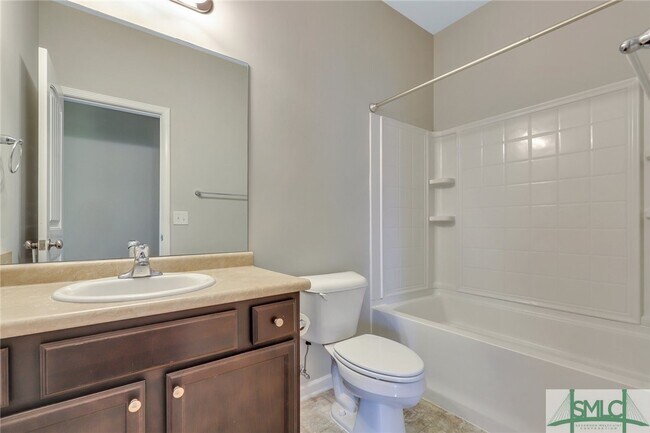 Building Photo - 136 Waverly Way