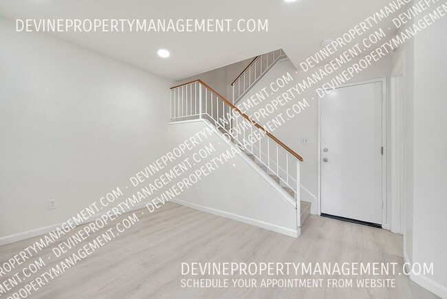 Building Photo - 902 California Privado
