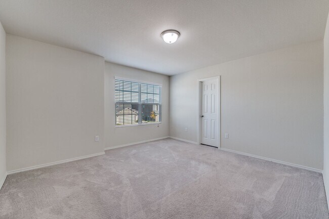 Building Photo - Spacious 4 Bed, 3 Bath Modern Home in Mobberly Farms, Pilot Point - Available for Lease!