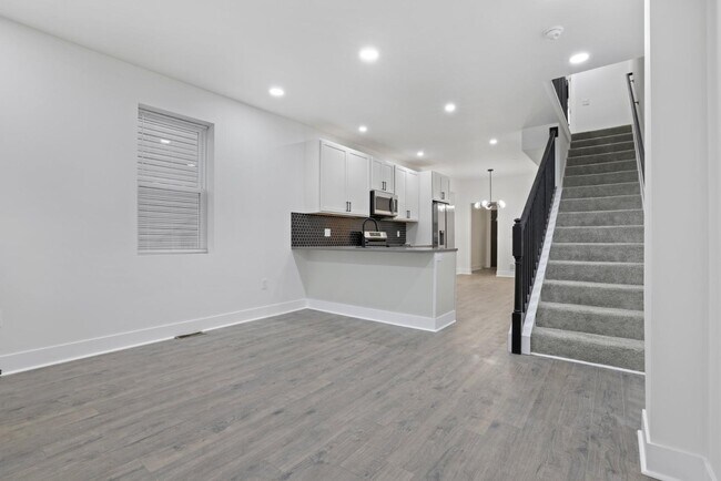 Building Photo - 272 S 22nd St