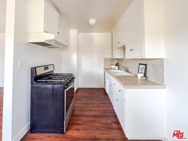 Building Photo - 2540 3rd Ave