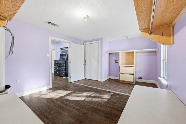 Building Photo - 2734 Fordham Rd