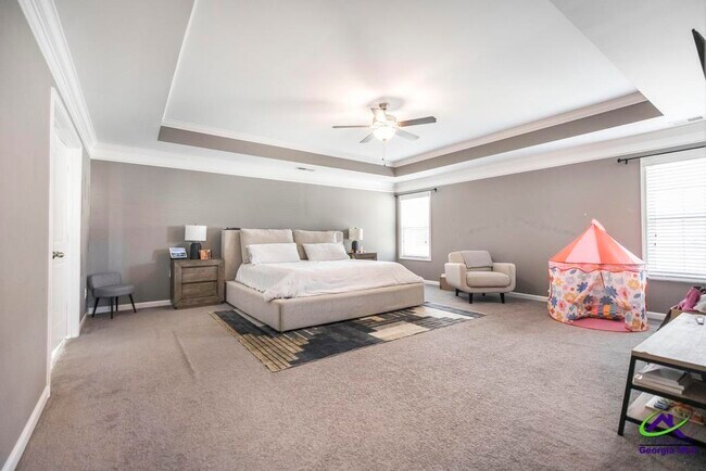 Building Photo - 421 Newport Ave