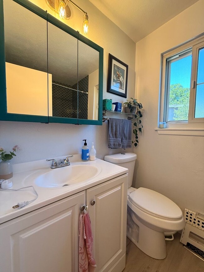 Building Photo - Comfortable Living in the Heart of Broomfield