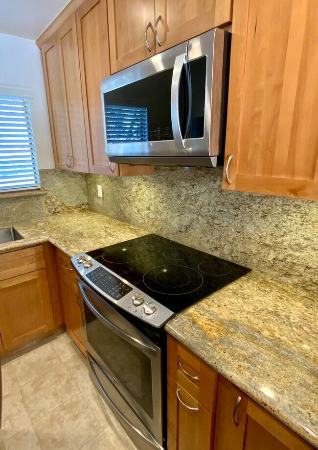 Building Photo - Private location!  SkyWest Townhome for rent