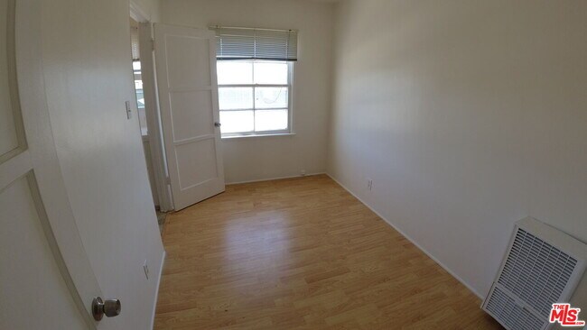 Building Photo - 5936 Melrose Ave