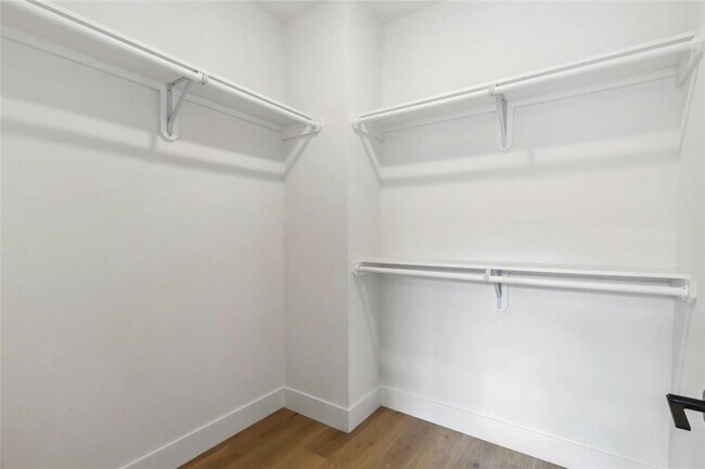 Building Photo - 1701 Simond Ave Ave