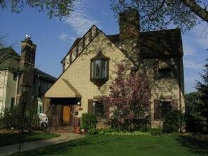 Building Photo - Sunset Rentals Duplex