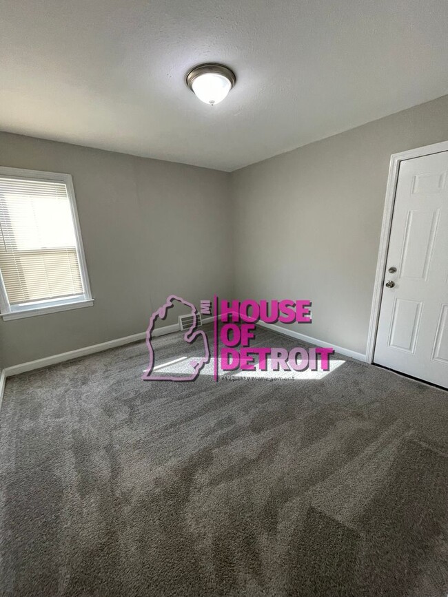 Building Photo - 3 BEDROOM | 1 BATH | FREE PRE SCREEN