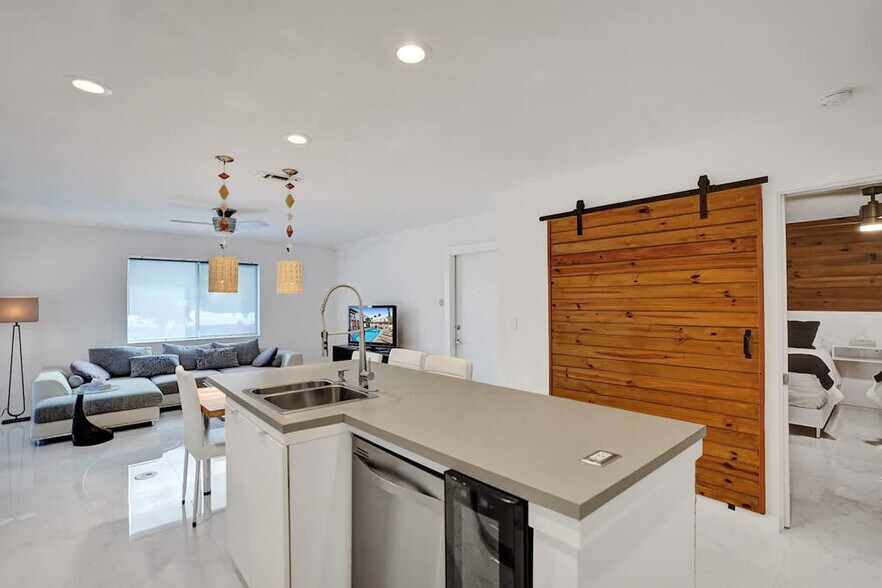 Building Photo - 3215 NE 7th St