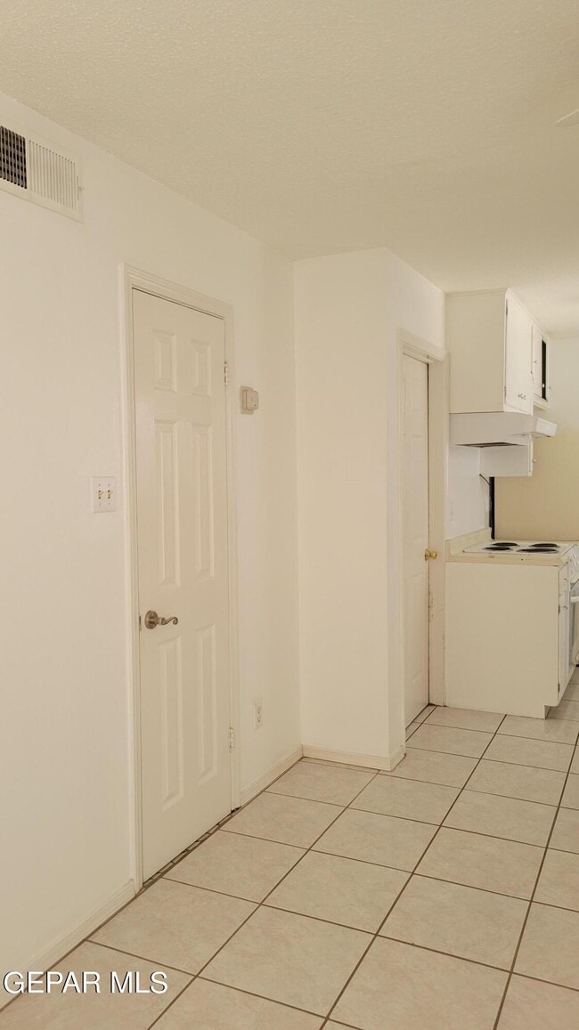 Building Photo - 1405 Cessna Dr