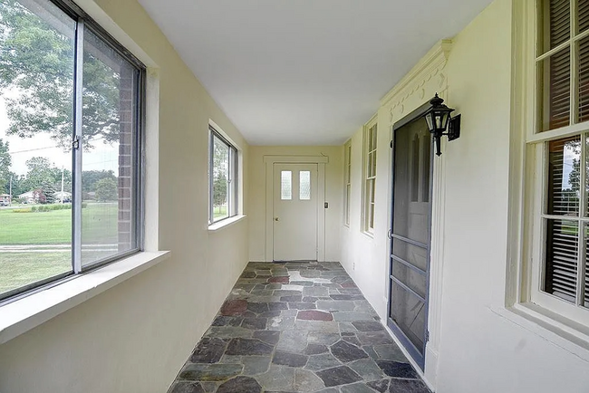 Building Photo - 9556 Kenrick Rd
