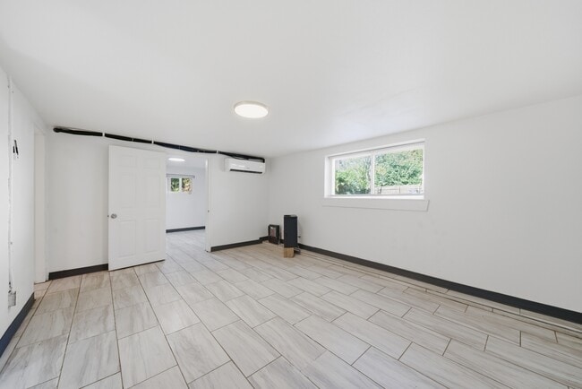 Building Photo - 424 S Quebec Ave