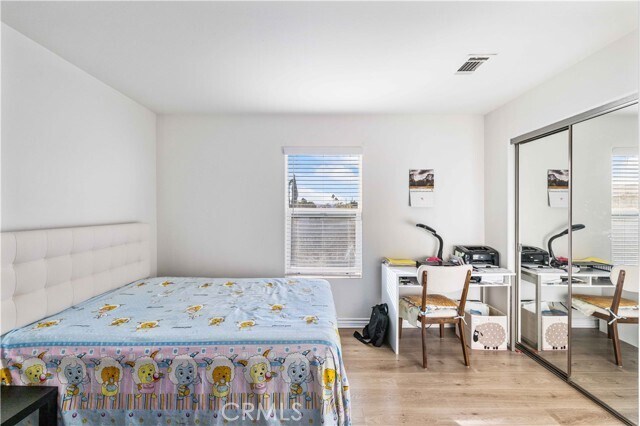 Building Photo - 1046 W 253rd St