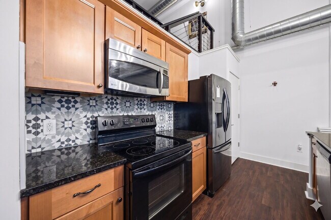 Building Photo - Urban Loft Condo Featuring Stunning Views & Rooftop Entertaining