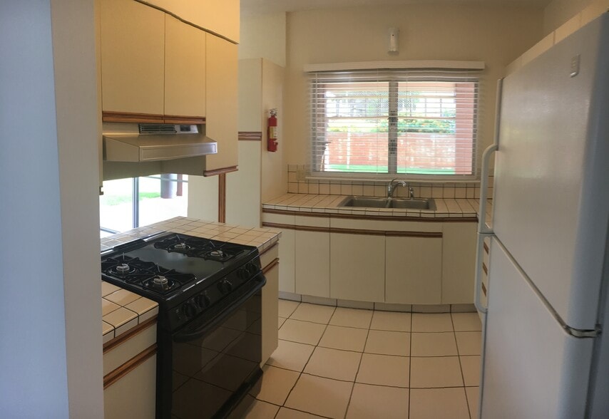 Kitchen - 94-872 Lumiholoi St