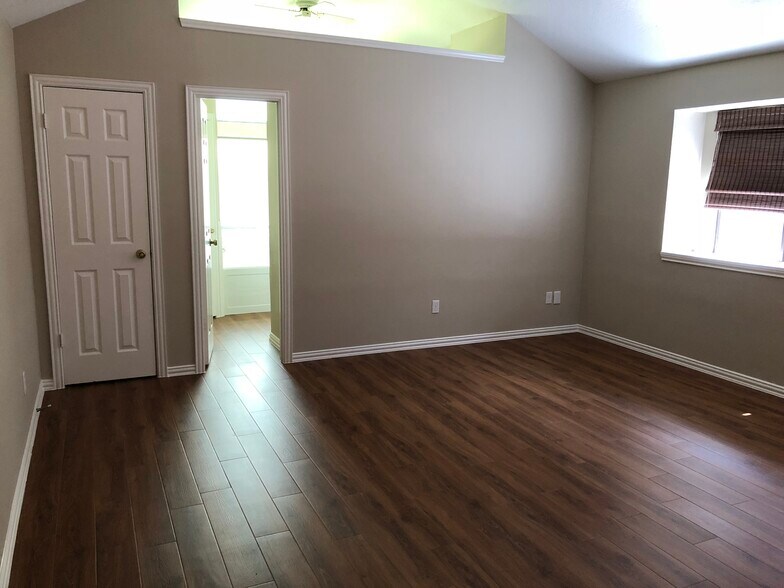 Building Photo - 22014 Shady Valley Dr