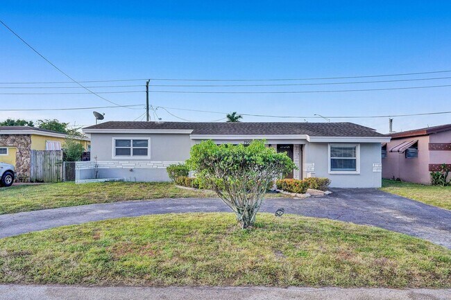Building Photo - Beautiful 3 bedroom 2 bath Home in Miramar...