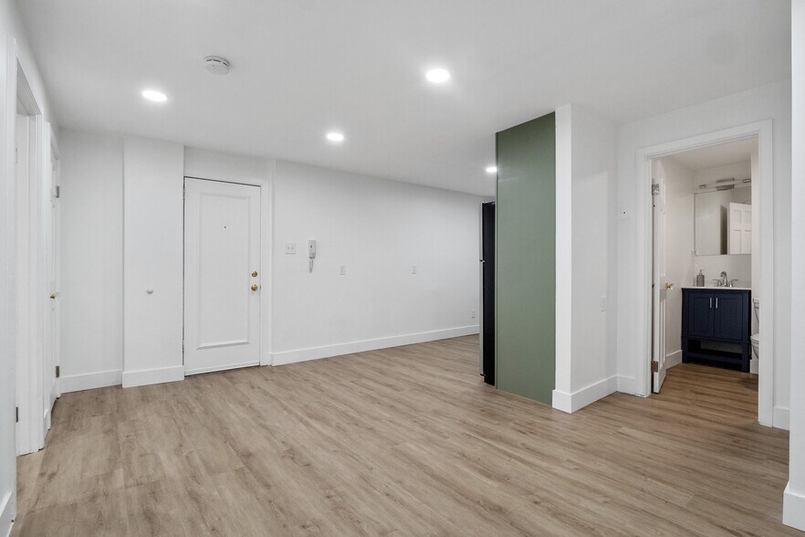 Open floor plan - 4512 Westminster Plz