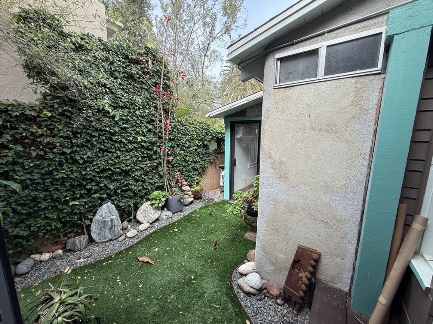 Building Photo - Hidden Garden Retreat – A One-Bedroom Oasis in the Heart of Venice