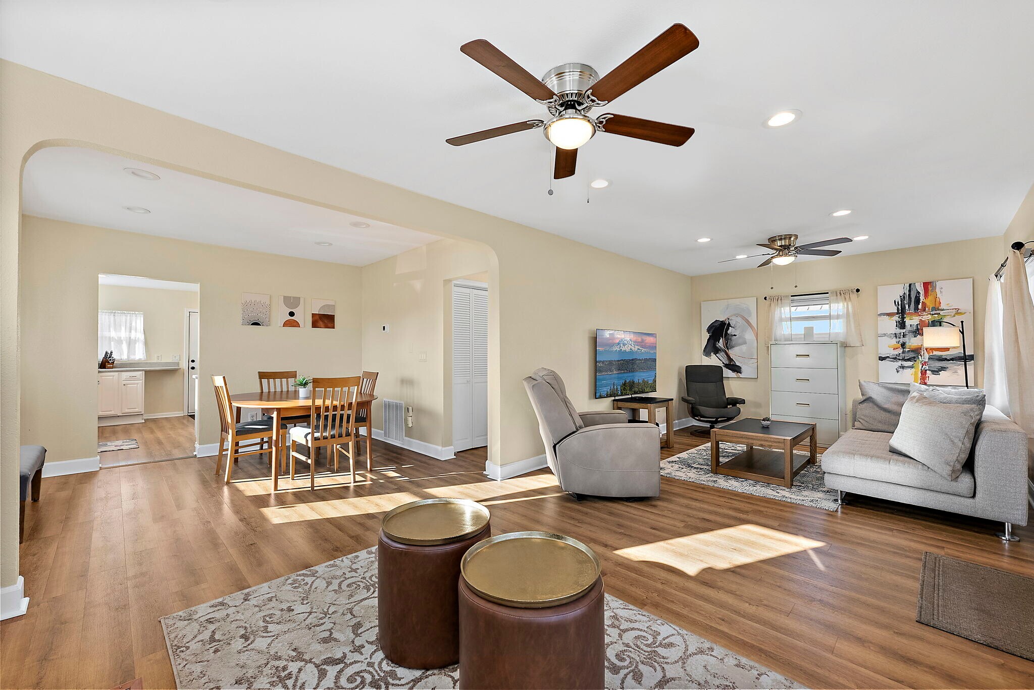 Building Photo - 126 E 43rd St