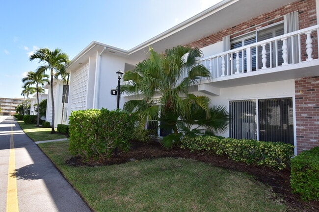 Building Photo - 4501 S Ocean Blvd