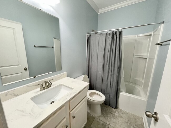 Building Photo - Three Bedroom, Cypress Ridge Townhouse!