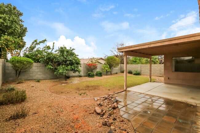 Building Photo - 6629 W Range Mule Dr