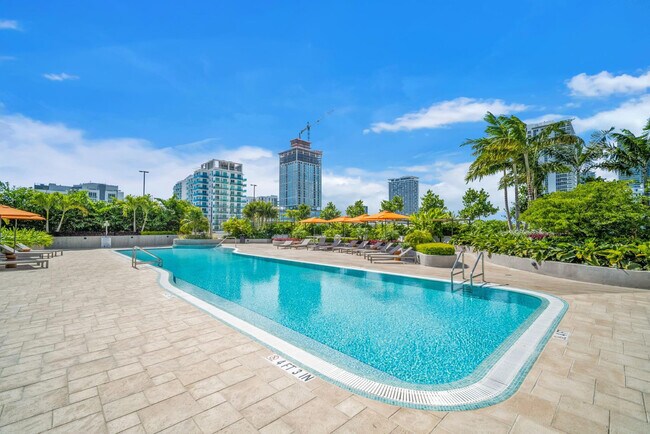 Building Photo - 700 NE Miami Pl