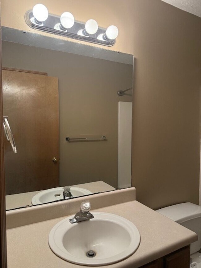 Building Photo - PRE-LEASING! 3 Bedroom in Battlefield