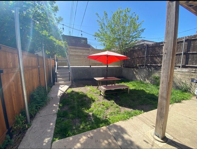 Building Photo - 1644 N Hermitage Ave