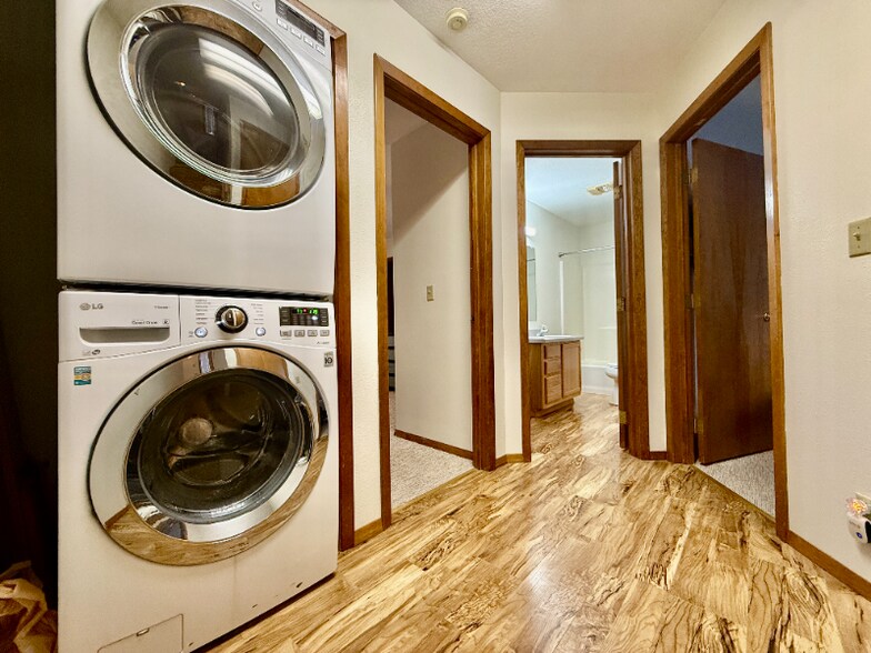 Building Photo - 722 Waverly Pl