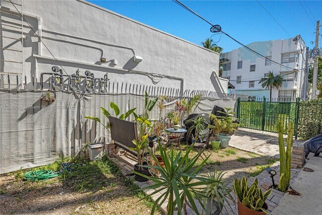 Building Photo - 439 15th St