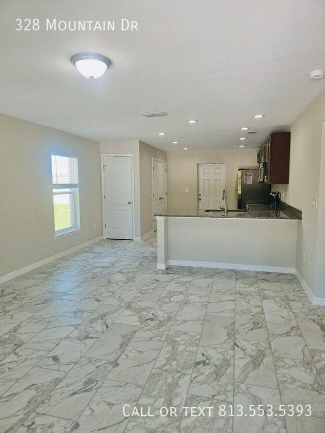 Building Photo - 328 Mountain Dr