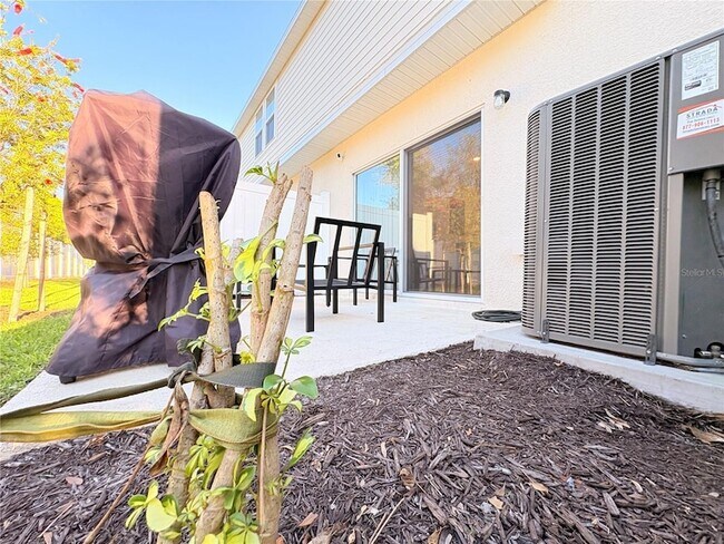 Building Photo - 5020 Revolutionary Wy