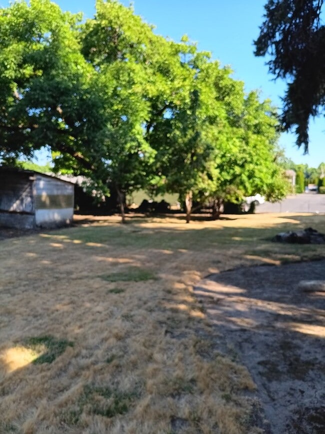 Building Photo - Duplex 4 Blocks From WOU Available