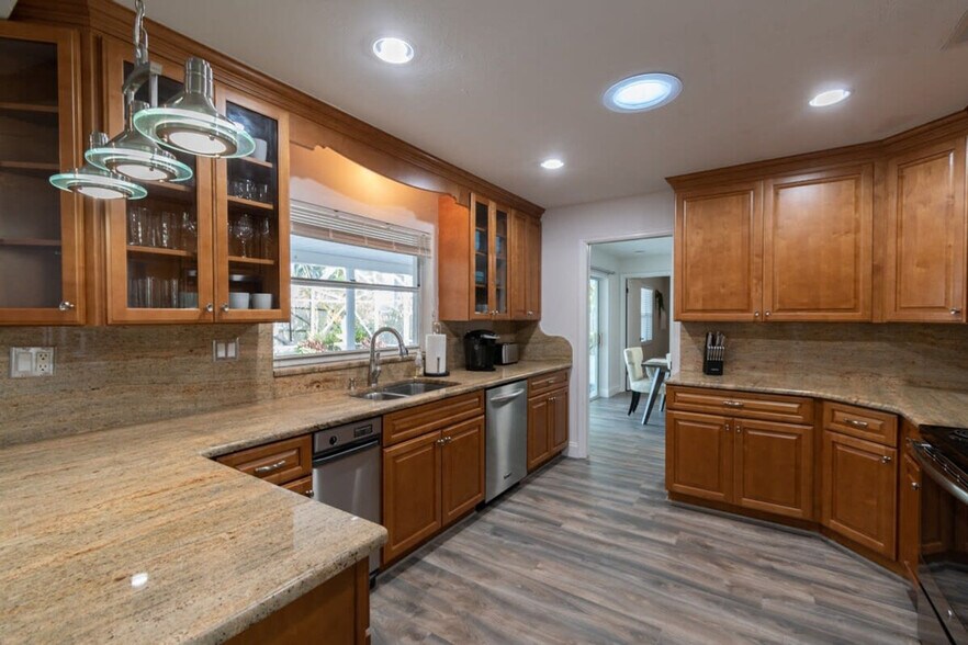 Building Photo - 2330 Sykes Creek Dr